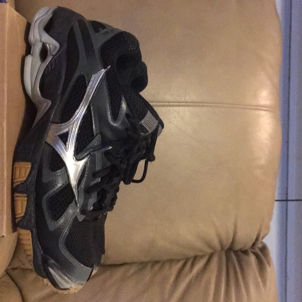 Mizuno volleyball shoes